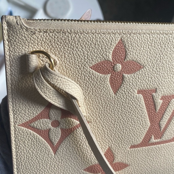 Authentic Louis  Vuitton Wristlet - Picture 5 of 16